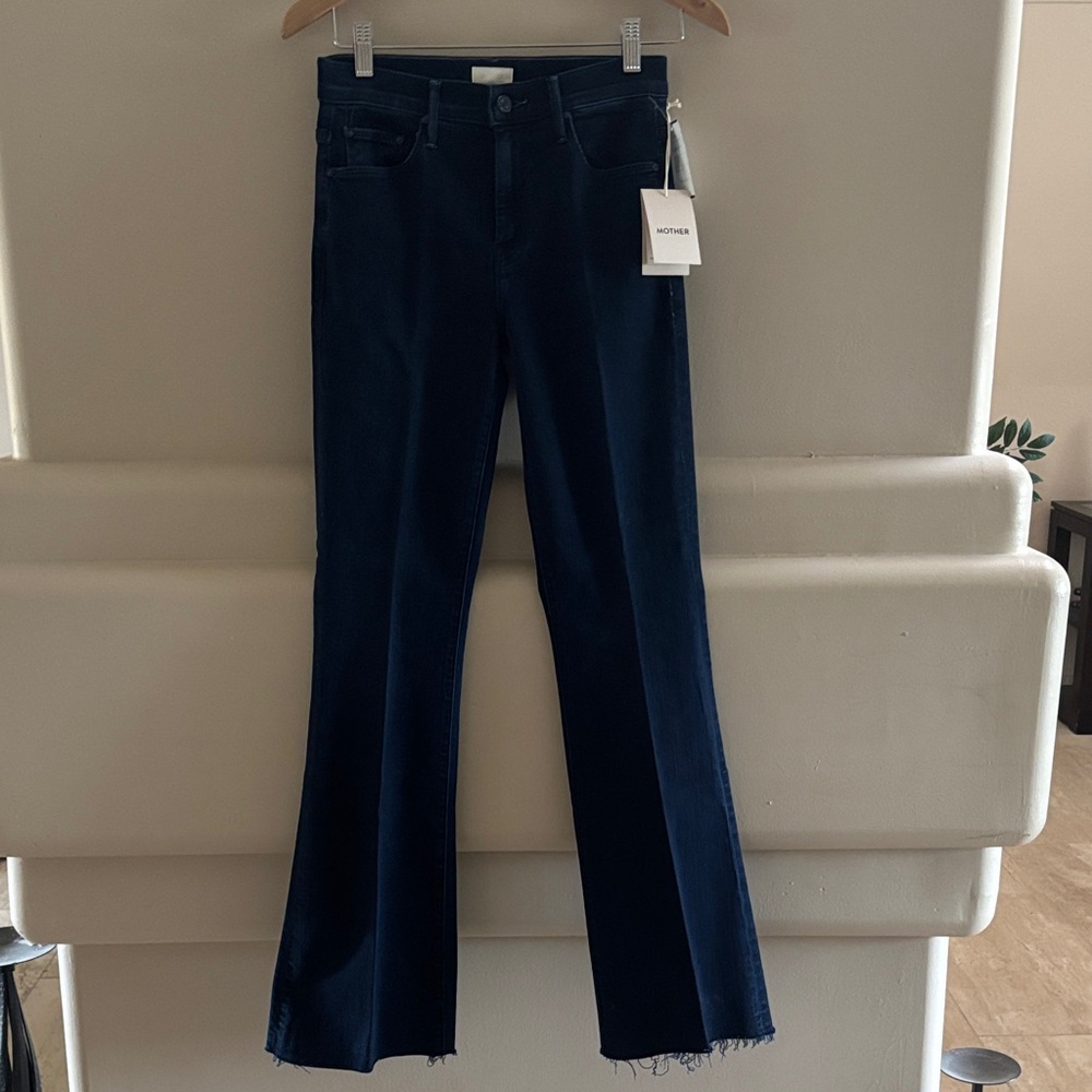 Mother The Weekend Fray Jeans. Chip On My Shoulder, Dark Wash. Size 25. NWT.